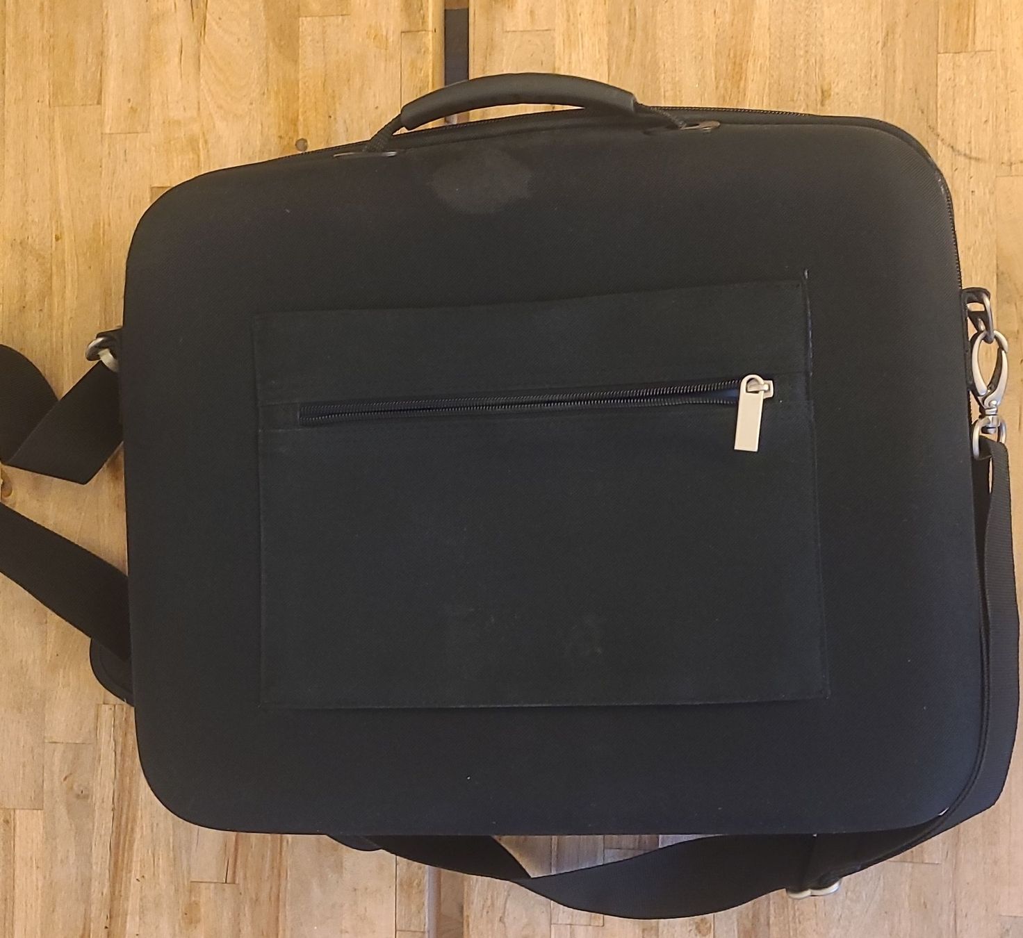 Ikea Valises & Sacs: Mallette ordinateur portable noir ikea – D'occasion à Genève par uneautresaison