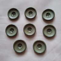 8 Stück Knöpfe olivegrün, 27 mm.