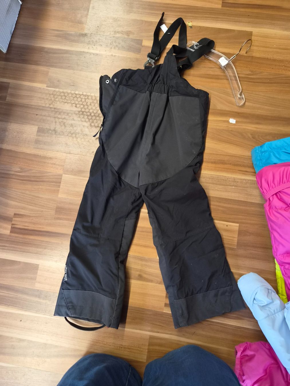 Helly Hansen Pantalons: 1 Skihose  Helly hansen98 schwarz B – D'occasion à Schwarzenburg par Sunny0290 1