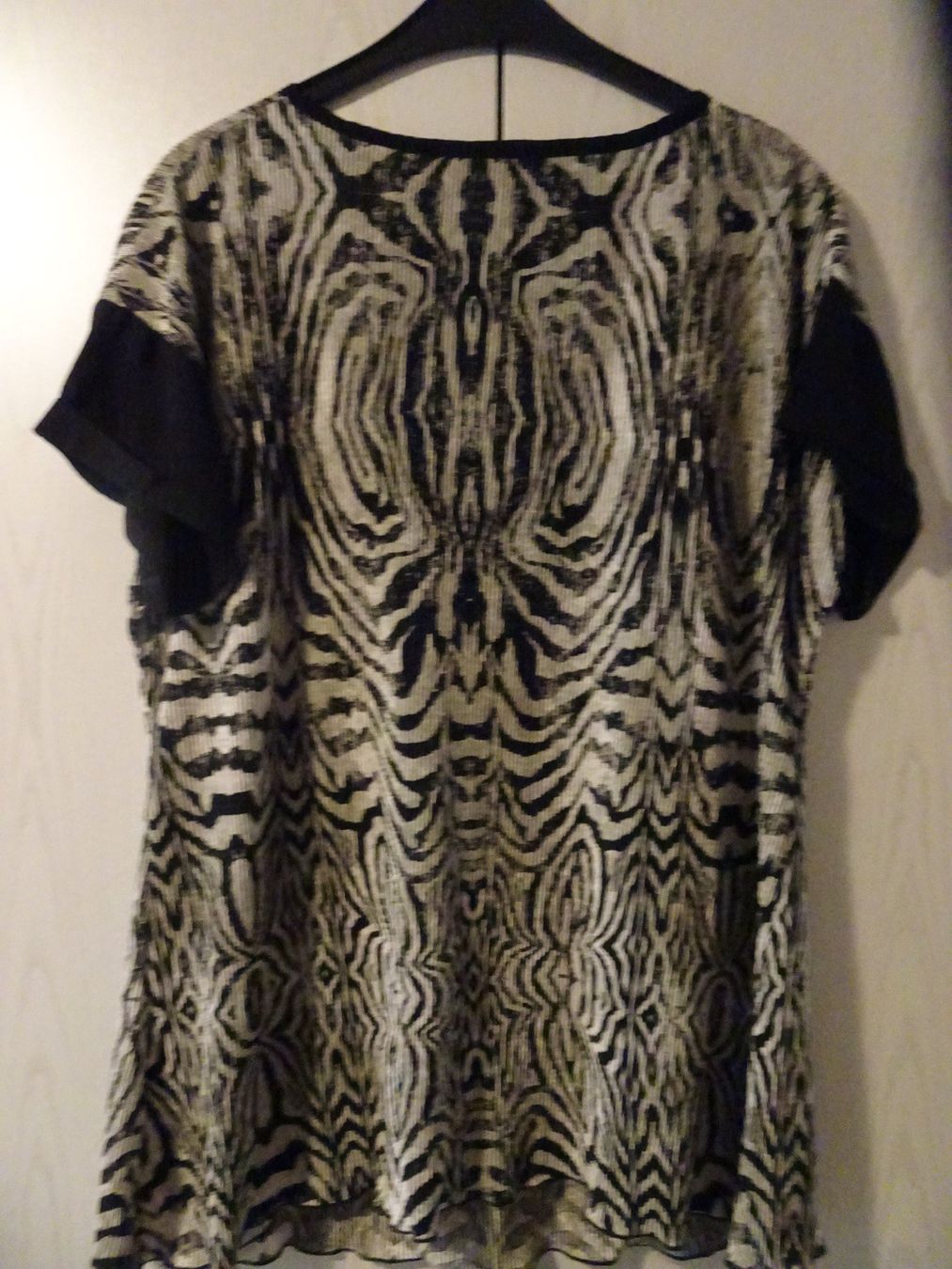 Top: Shirt Kurzarm, Gr. 50, beige/schwarz – Usato da Winkel venduto da rsuzh 1