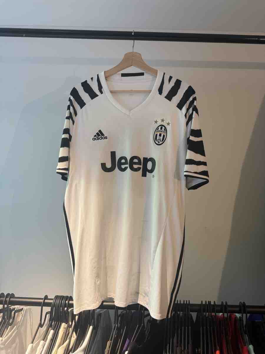 Adidas Canottiere & Pantaloni: Juventus Adidas Trikot – Usato da Meilen venduto da MiasanMia25