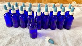 16 blaue Glasfläschchen mit Pipette – Kobaltglas
