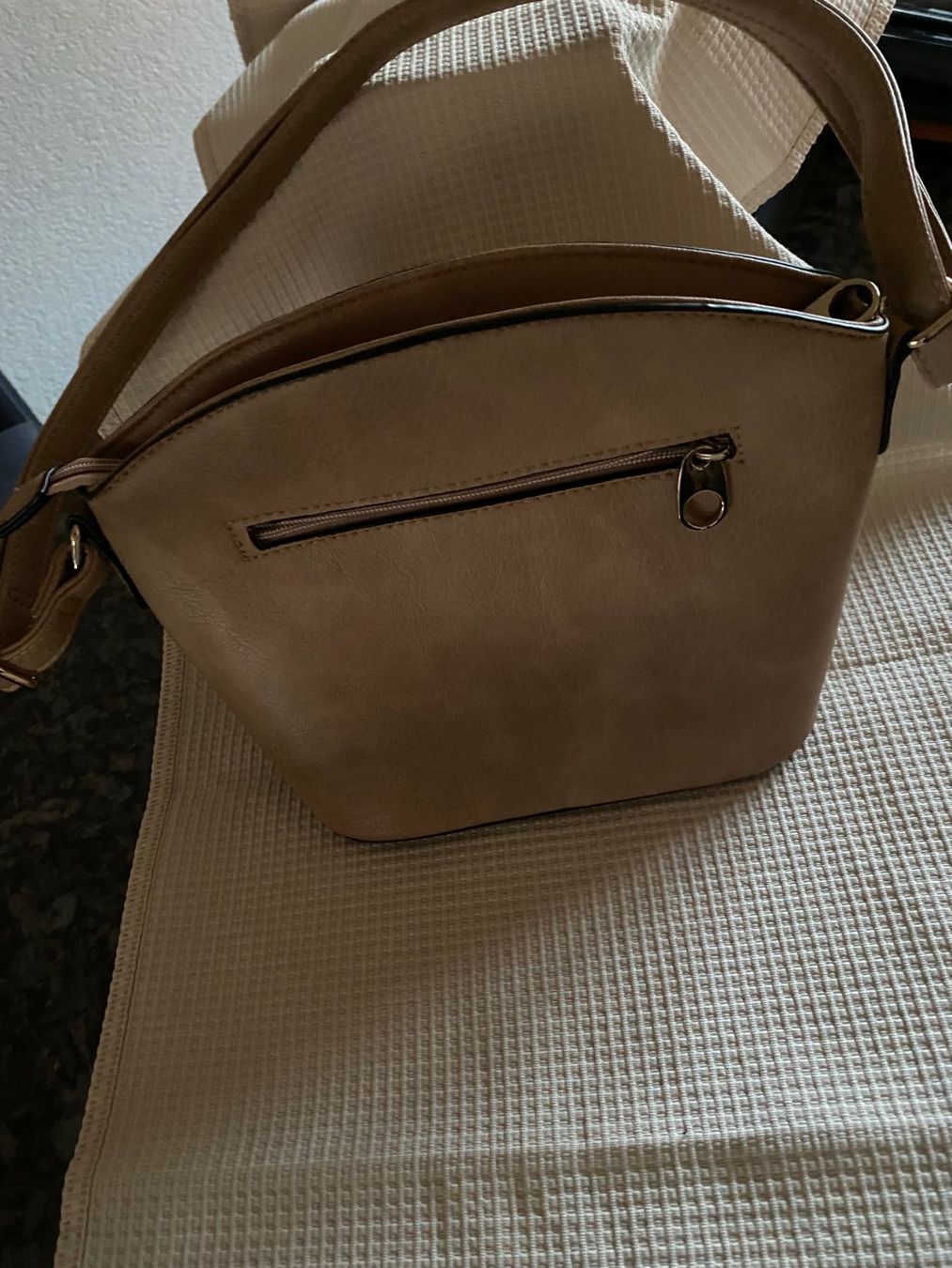 Borse da donna: Umhängetasche helles braun – Usato da Allenwinden venduto da Obalu 3