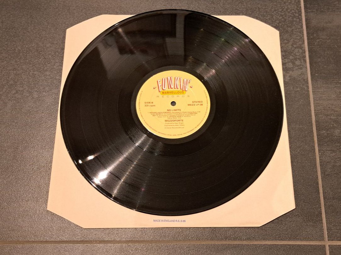 Dischi in vinile: Mezzoforte - No Limits LP VG+/VG+ – Usato da Günsberg venduto da Fleder4 3