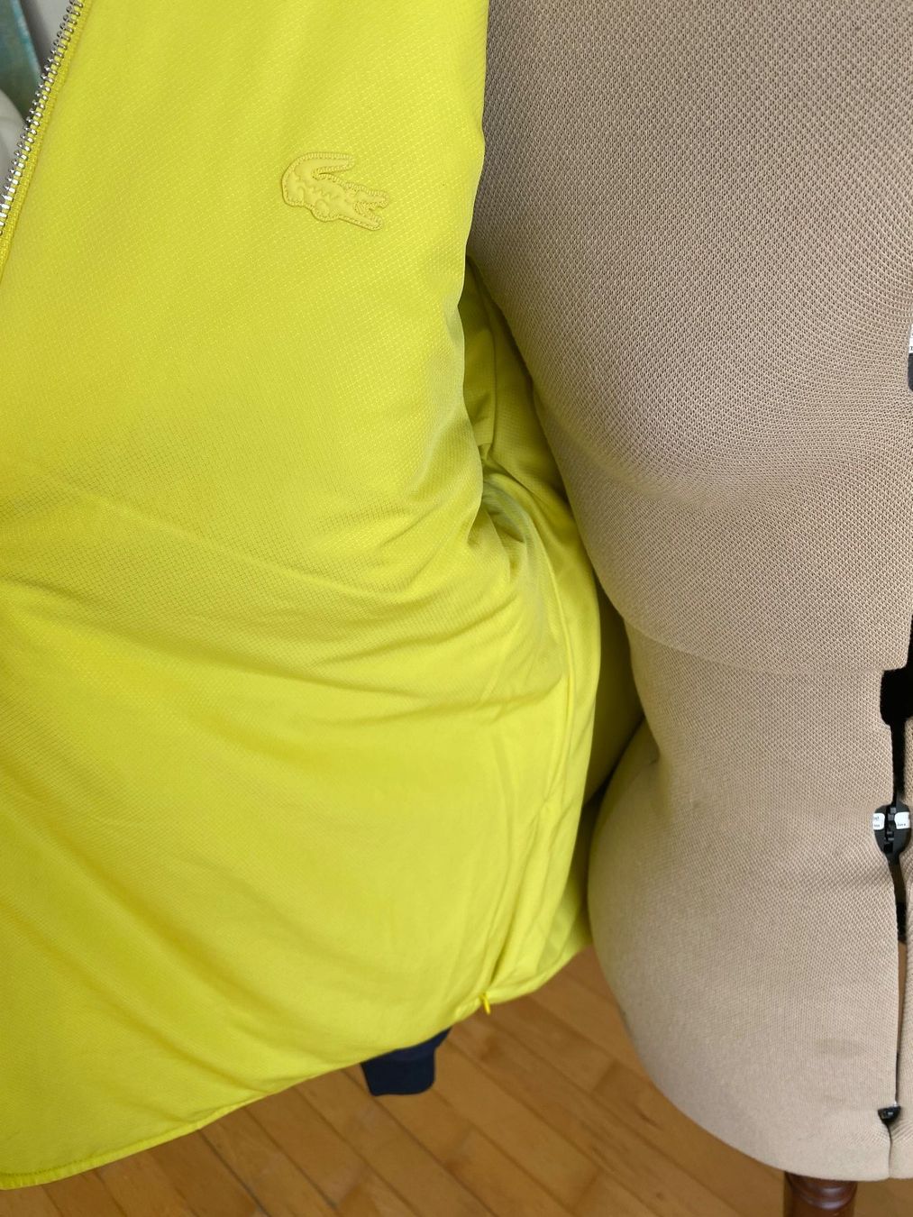 Lacoste Giacche: Veste mi-saison Lacoste réversible taille 42 – Usato da Basel venduto da Maria-Alexa 6