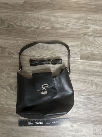 Neue Schwarze Damentasche, grosszuegig, Top Zustand, Herbst