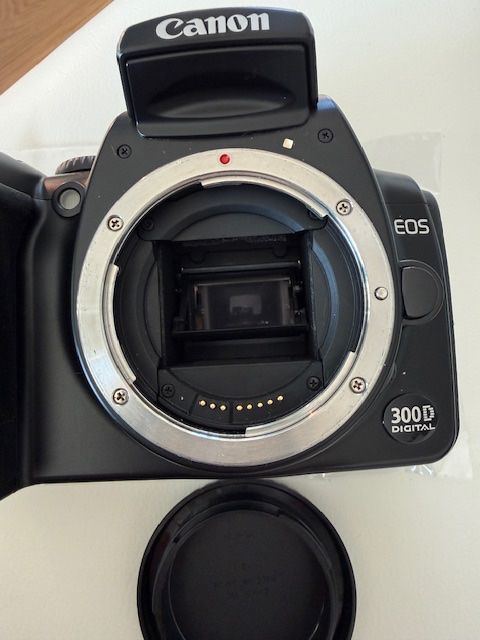 Canon Fotocamera: Canon EOS 300D Digitalkamera – Usato da Winterthur venduto da projectcleanup 4