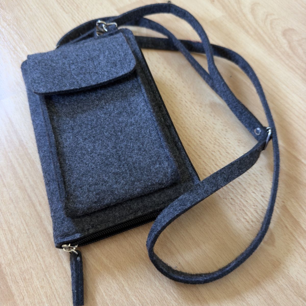 Borse: Handytasche Filz Grau mit vielen Fächern NEU – Nuovo (secondo la descrizione) da Widnau venduto da kustercarmen 7