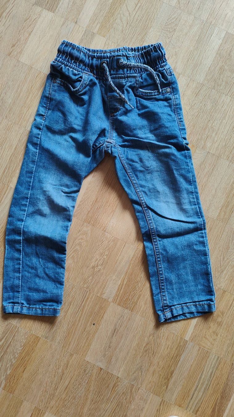 C&A Pantaloni: Jeans (Gr. 98) – Usato da Wädenswil venduto da adelimmat