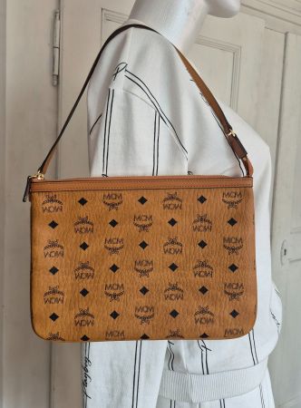 Neue MCM Clutch