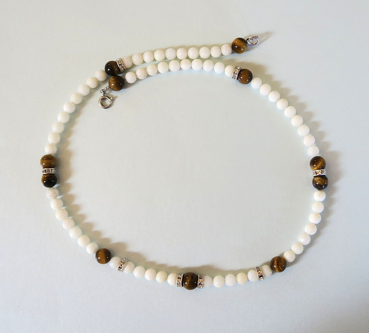 Catenine: Perlenkette weisse Jade/Tigerauge – Usato da Brittnau venduto da marlenestone 4