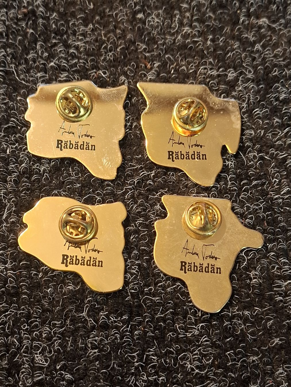 Plaketten & Abzeichen: 4 Pin's Rabadan Bellinzona – Neu (gemäss Beschreibung) aus Motto Blenio von Vigio 3