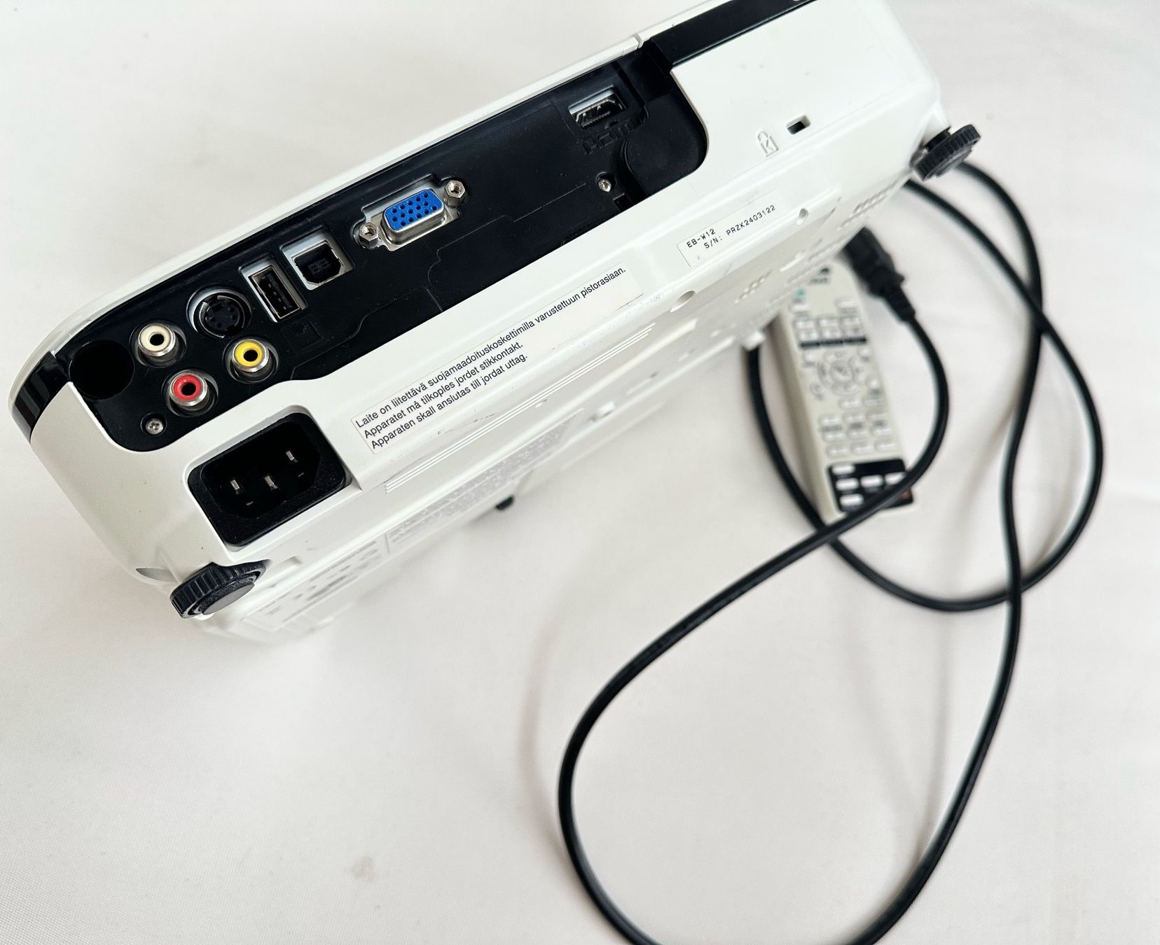 Epson Videoprojektoren: Epson EB-W12 – Defekt aus Zürich von dee_75my 1