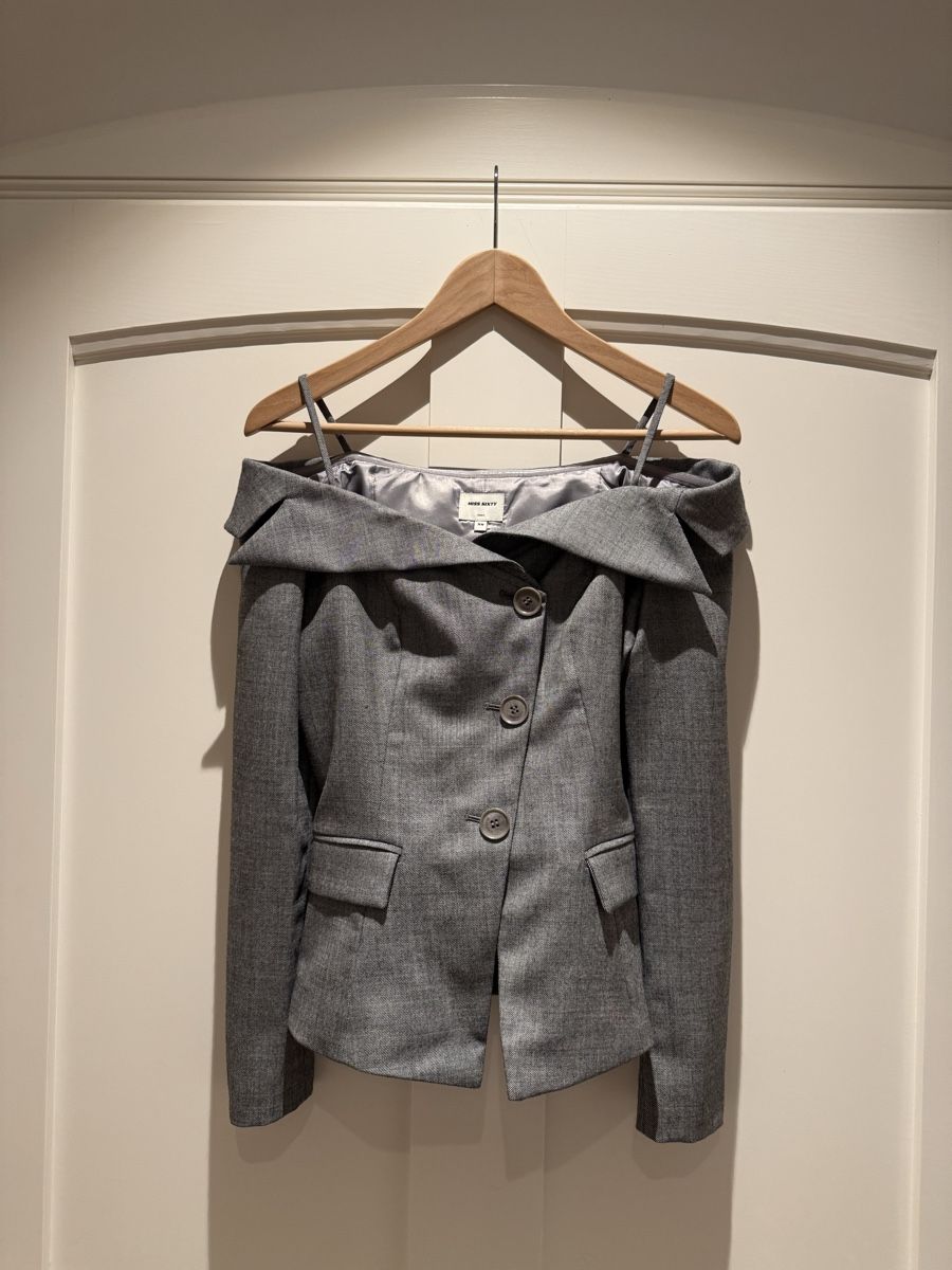 Miss Sixty Giacche: Chic Off-Shoulder Miss Sixty Blazer XS – Nuovo (secondo la descrizione) da Zürich venduto da floridiablanca