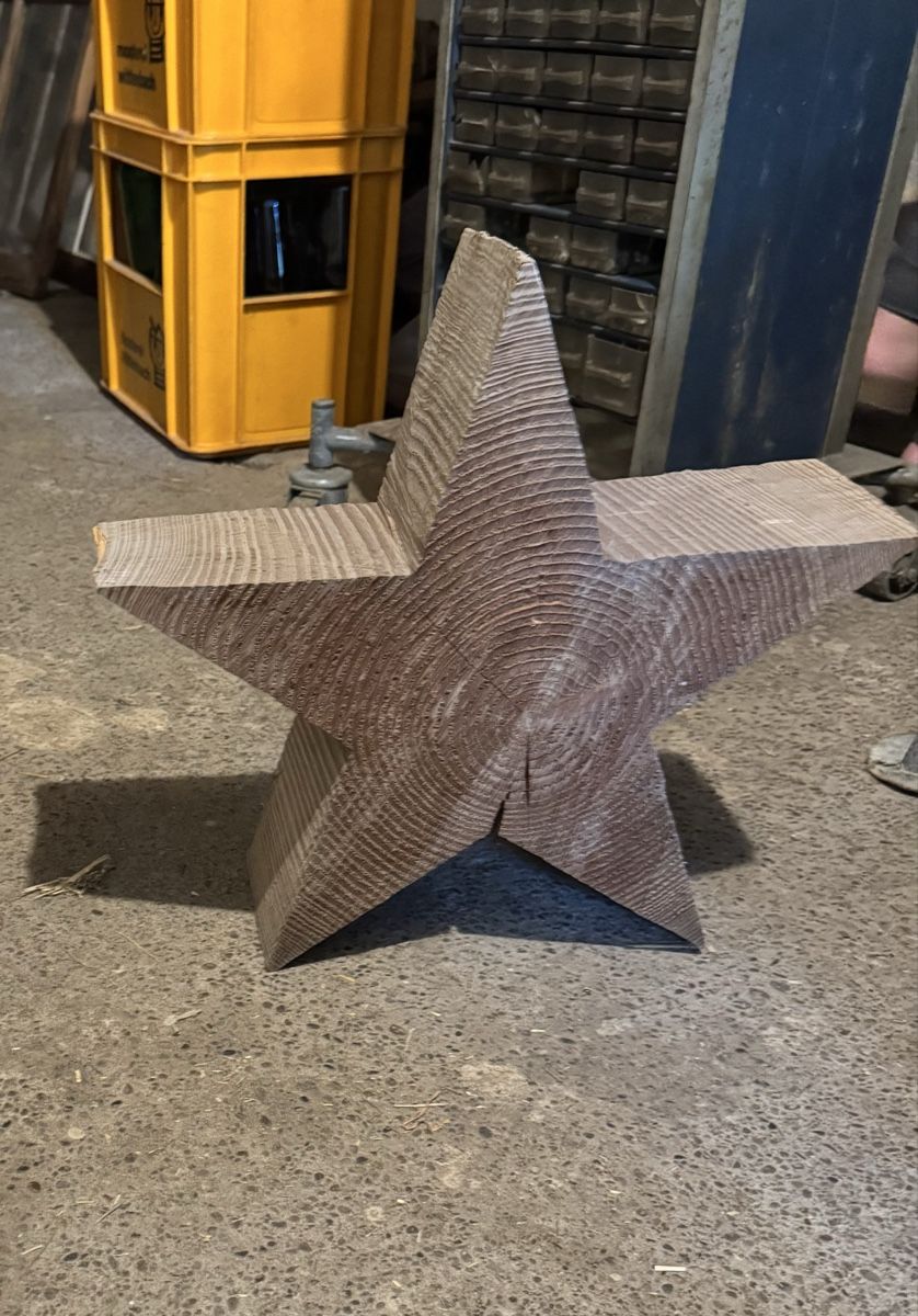 Tutte le decorazioni: 2 handgefertigte massive Holzsterne rustikale Deko – Nuovo (secondo la descrizione) da Weisslingen venduto da lar_r9qr 1