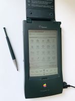 rare: le Newton 'MessagePad 120' d'Apple, ancêtre de l'iPad
