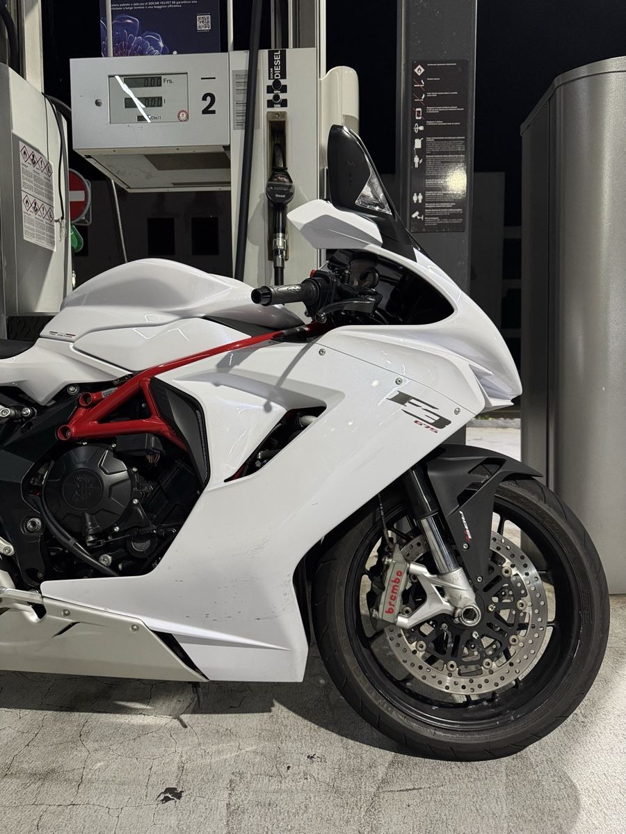 MV Agusta Route: MV Agusta F3 675 35KW – D'occasion à Gordola par AleixSuesli