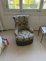 Antiker Sessel mit Stoffbezug