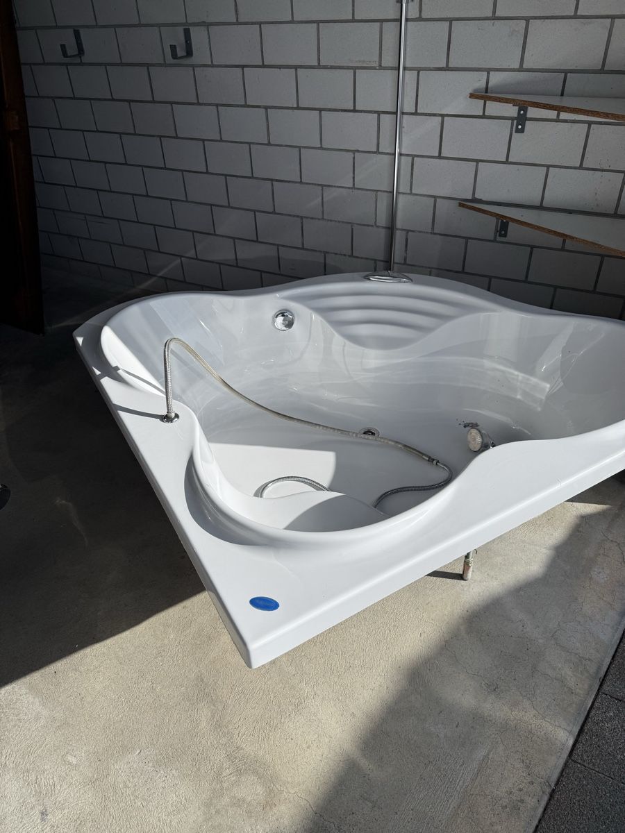 Vasche da bagno: Badewanne Revita – Usato da Rüegsbach venduto da steffu12 2