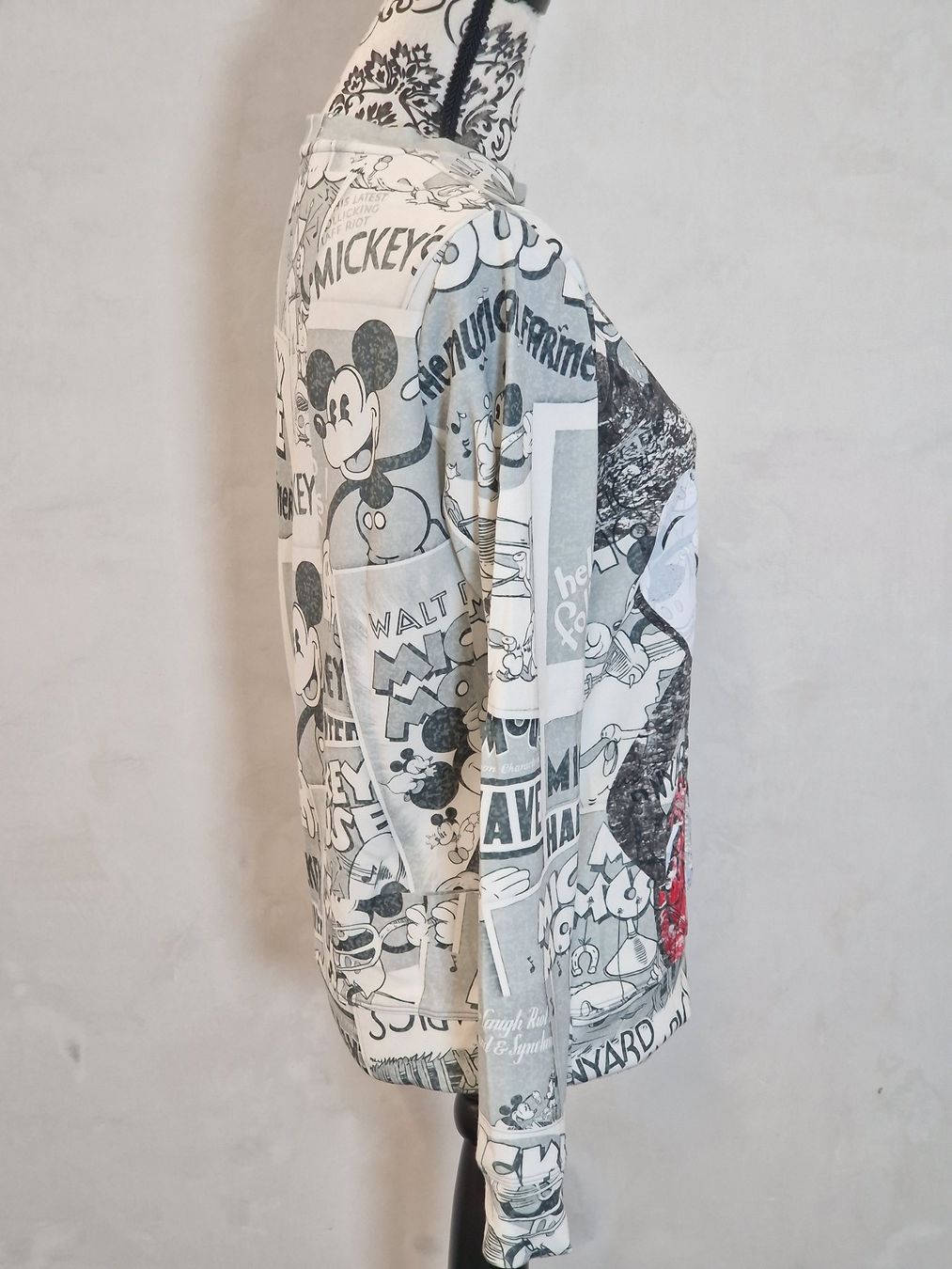 Maglioni & Felpe: Pullover Disney Mickey Mouse Comic weiss schwarz XS neu – Nuovo (secondo la descrizione) da Meierskappel venduto da HeartWear 1