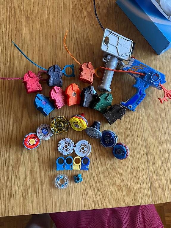Jouets: Toupies Beyblade – D'occasion à Clarens par lau_r9n7 1