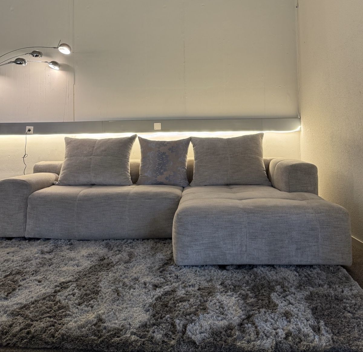 Sofas: Hellgraues Ecksofa mit Schlaffunktion – D'occasion à Fehraltorf par Sofalab.swiss