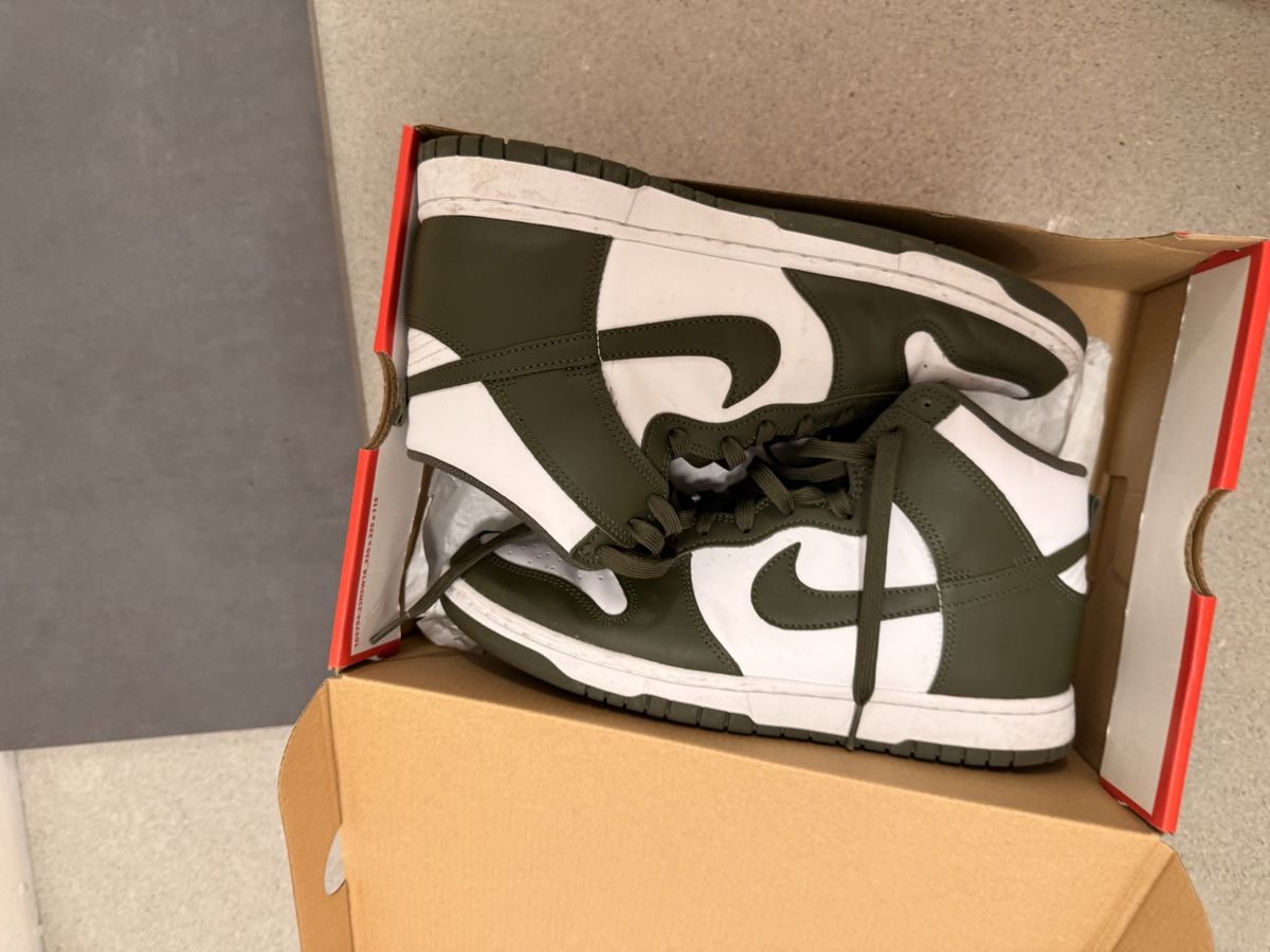 Nike Herrenschuhe: Baskets Nike Dunk High vert et blanc état correct – Gebraucht aus Bossonnens von per_5mgn
