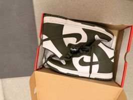 Baskets Nike Dunk High vert et blanc état correct