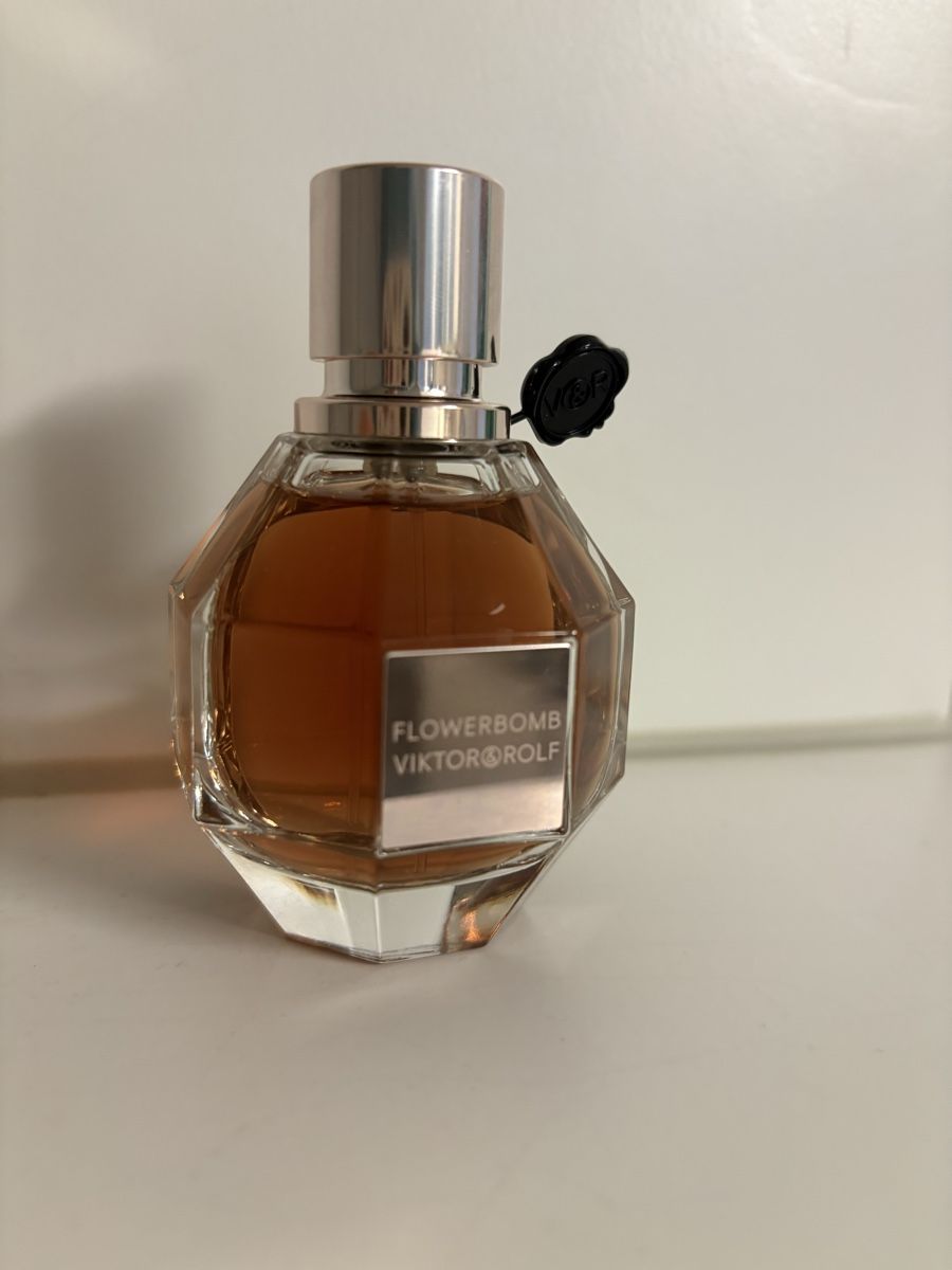 Profumi & Eau de Toilette: Flowerbomb Viktor Rolf Parfüm 50ml – Nuovo (secondo la descrizione) da Ehrendingen venduto da suurrlii