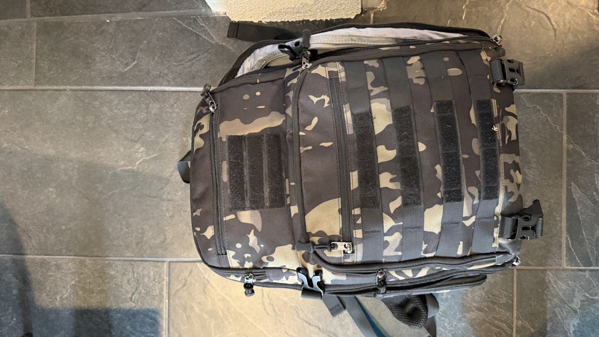 Sacs à dos: Foto Rucksack mit vielen Fächern – D'occasion à Innerferrera par kevin.s