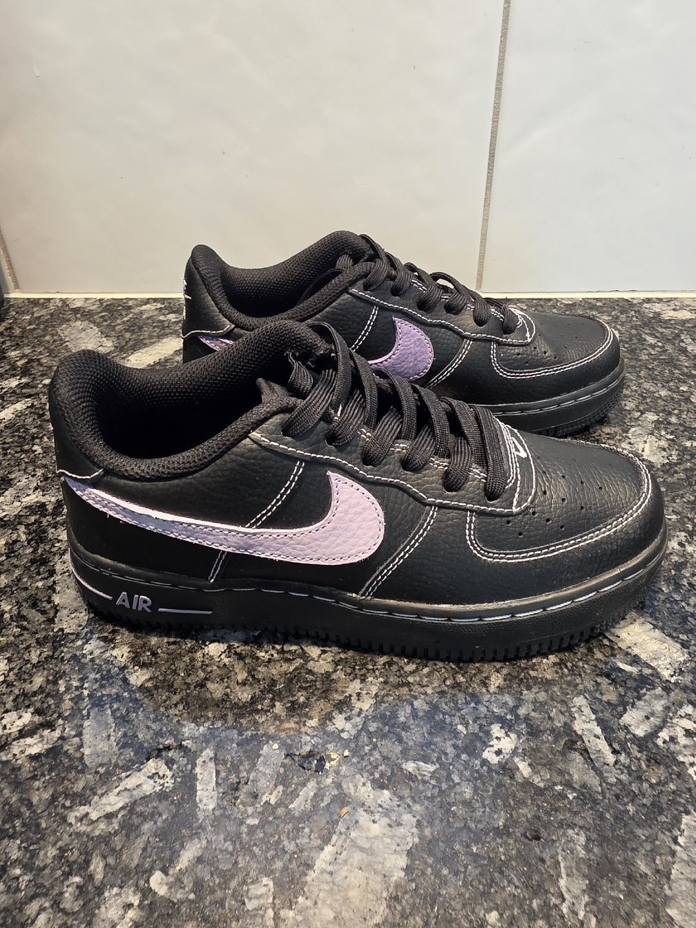 Nike Schuhe für Mädchen: Nike Air Force 1 Gr. 35.5 – Gebraucht aus Rothrist von sabrini88