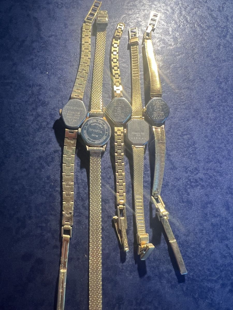 Orologi: 5 Vintage Damenuhren – Usato da Laufen venduto da groove60 4