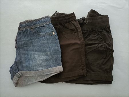 Kleiderpaket mit 3 Shorts in Grösse S, NEU!