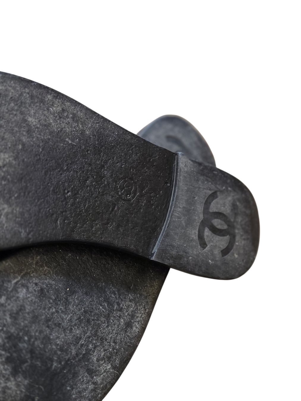 Chanel Chaussures femmes: Chanel Lackleder Flip Flops – D'occasion à Zürich par finesse.shop 4