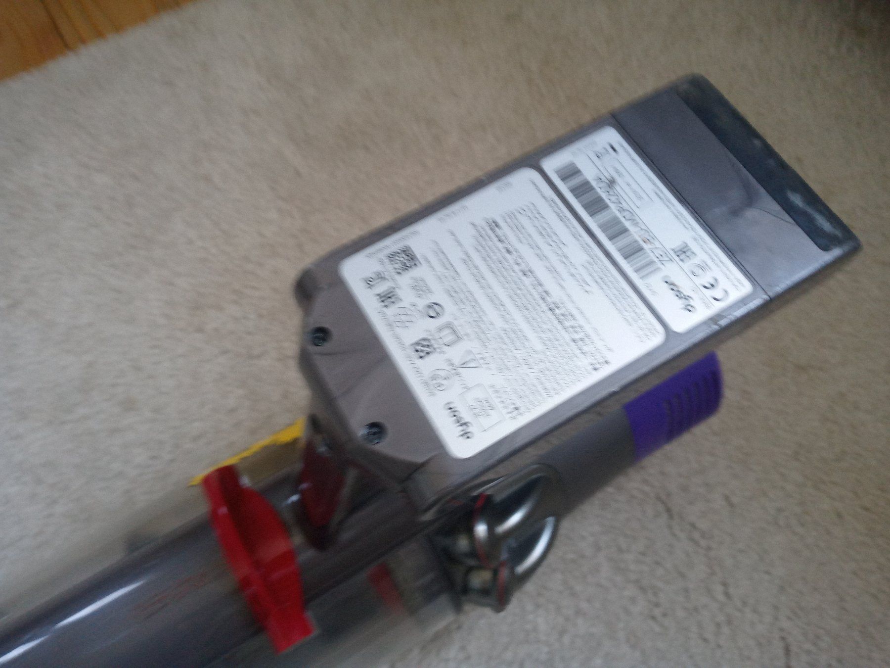 Dyson Aspirateurs & Accessoires: Dyson V10 Staubsauger – D'occasion à Prez-vers-Siviriez par Monija70 8