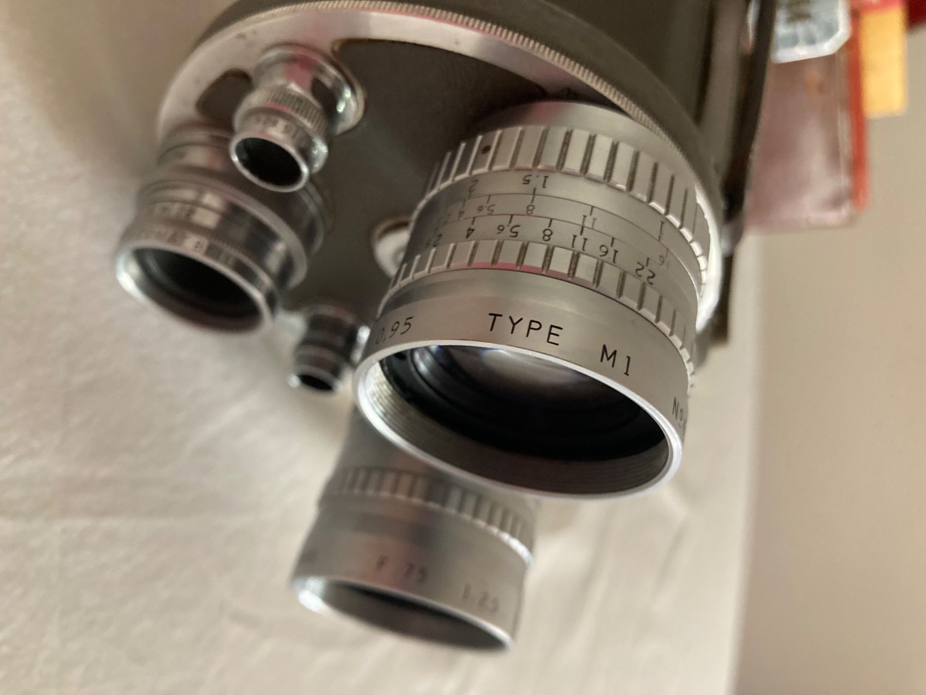 Camcorder: Caméra 16 mm Bell & Howell avec 3 optiques mythiques – Gebraucht aus Genève von Patchmaster 7