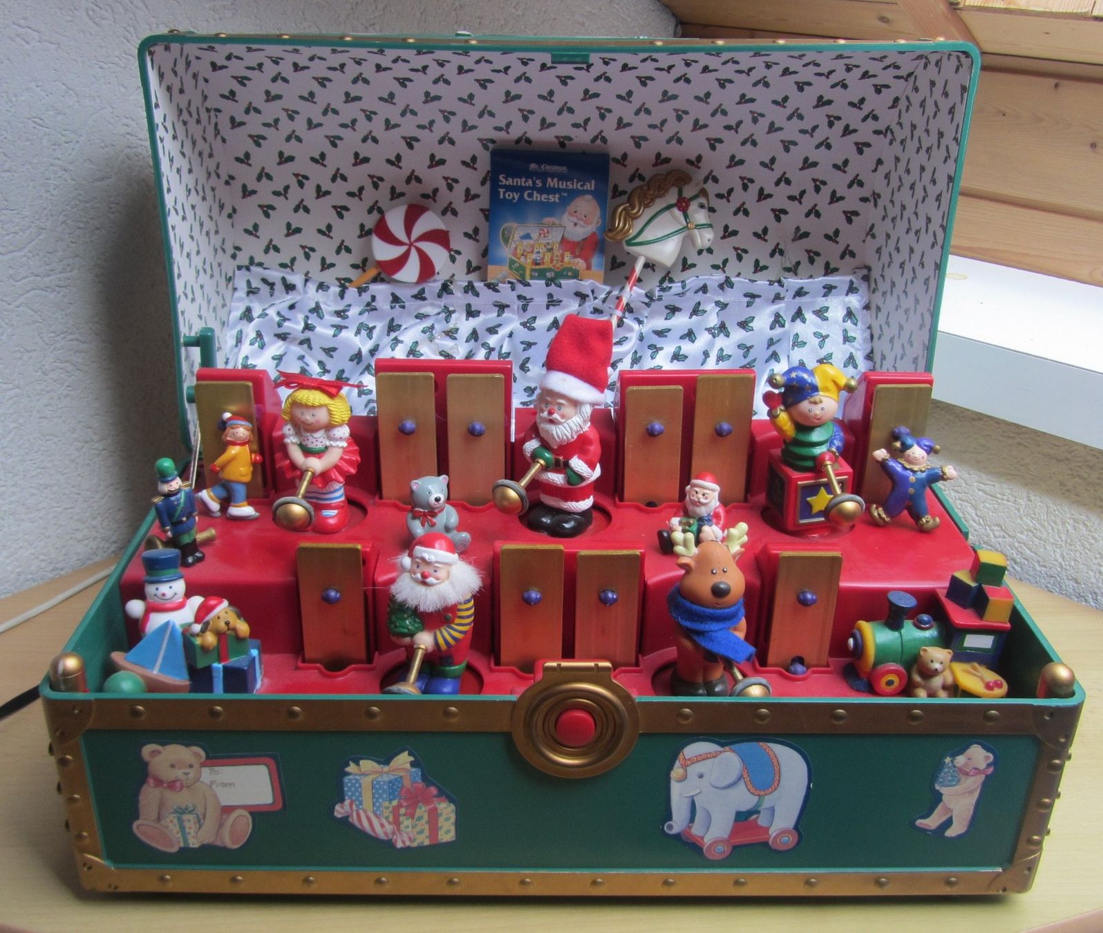 Sonstige Dekorationen & Accessoires: Weihnachts Spieluhrtruhe – Gebraucht aus Bülach von hurray 1