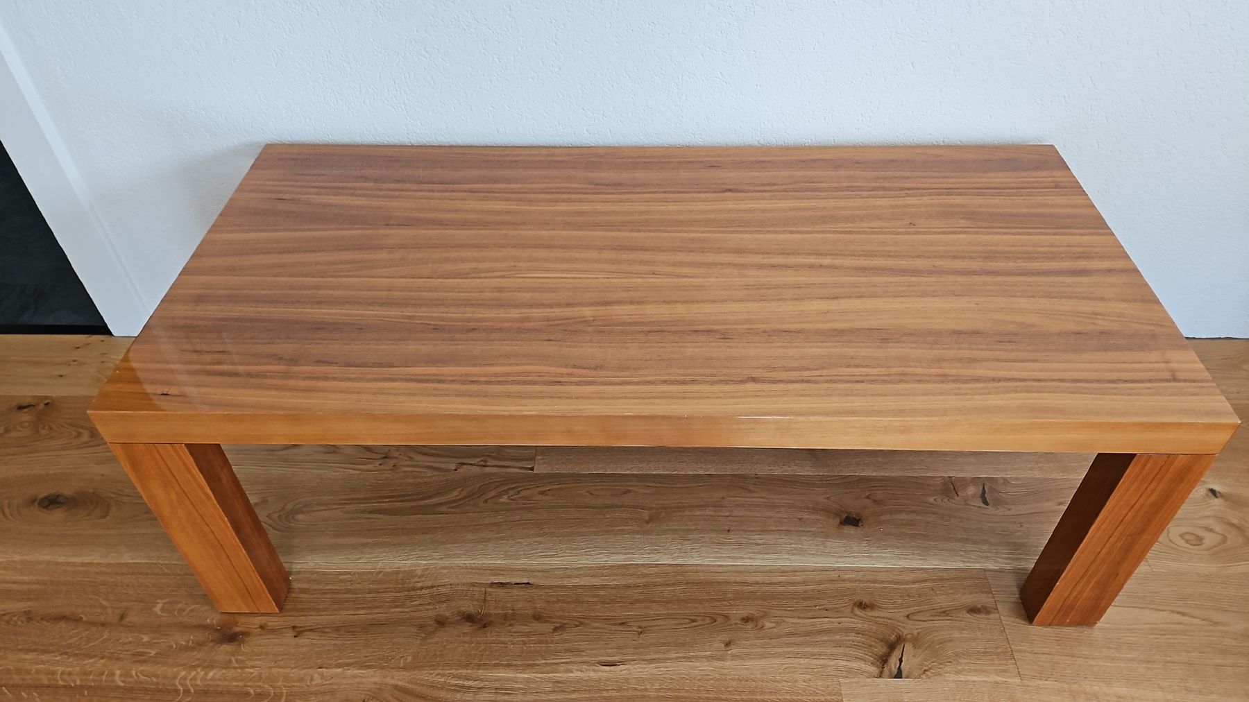 Tische: Tisch Nussbaum – Gebraucht aus Walenstadt von BoosterX