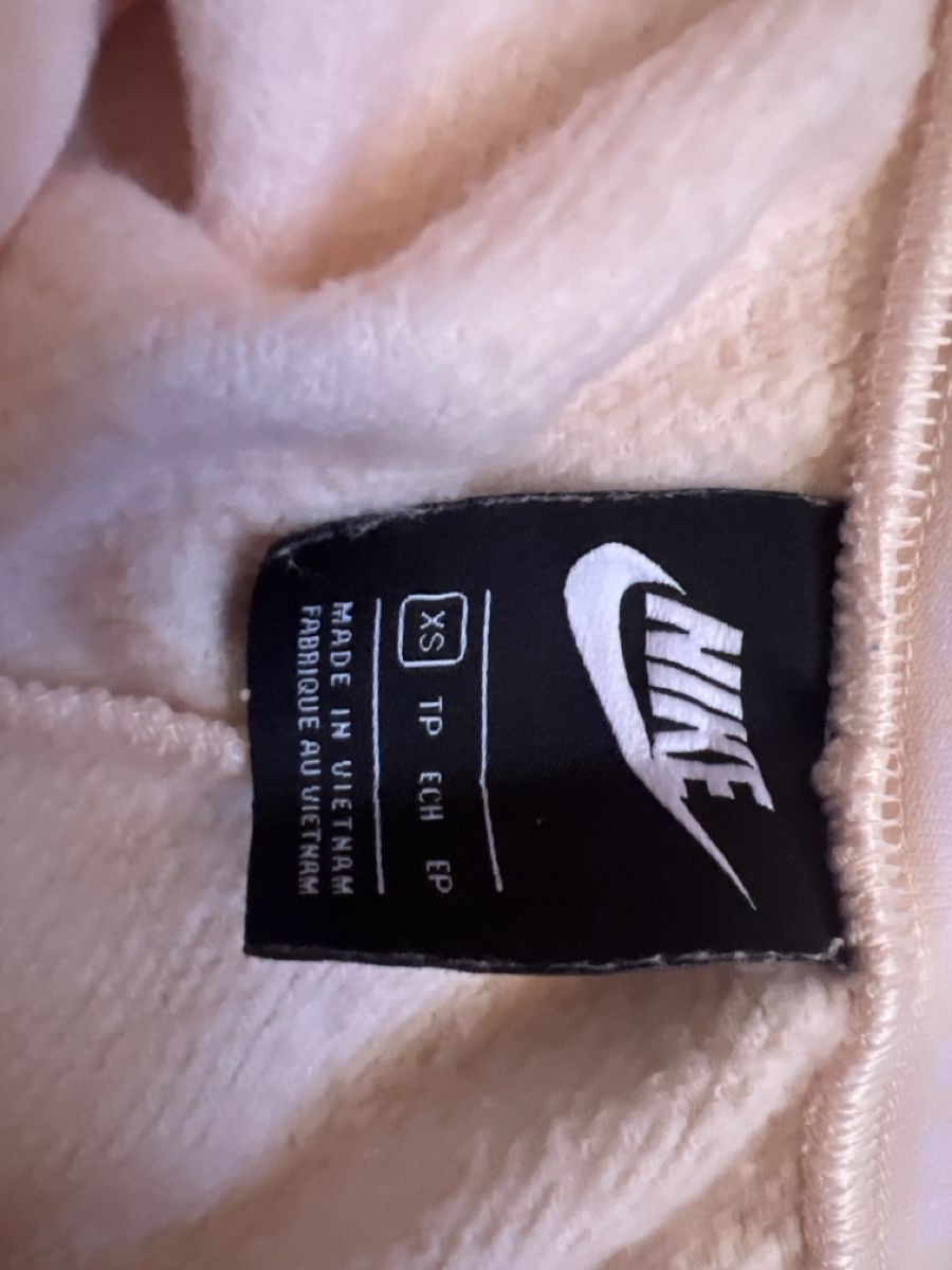 Nike Pantaloni: Nike Jogginghose/Trainerhose Damen – Usato da Oberengstringen venduto da pri_c8jk 2