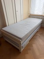 Ausziehbares Bett mit zwei Matratzen gebraucht weiss