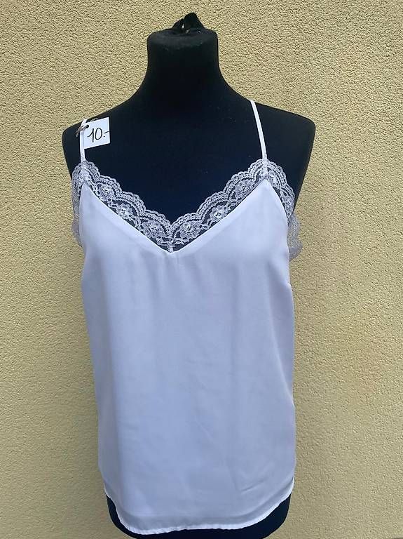 Tops: Vendo canotta con pizzo bianca e/o nera.  – D'occasion à Personico par mel_v7hz