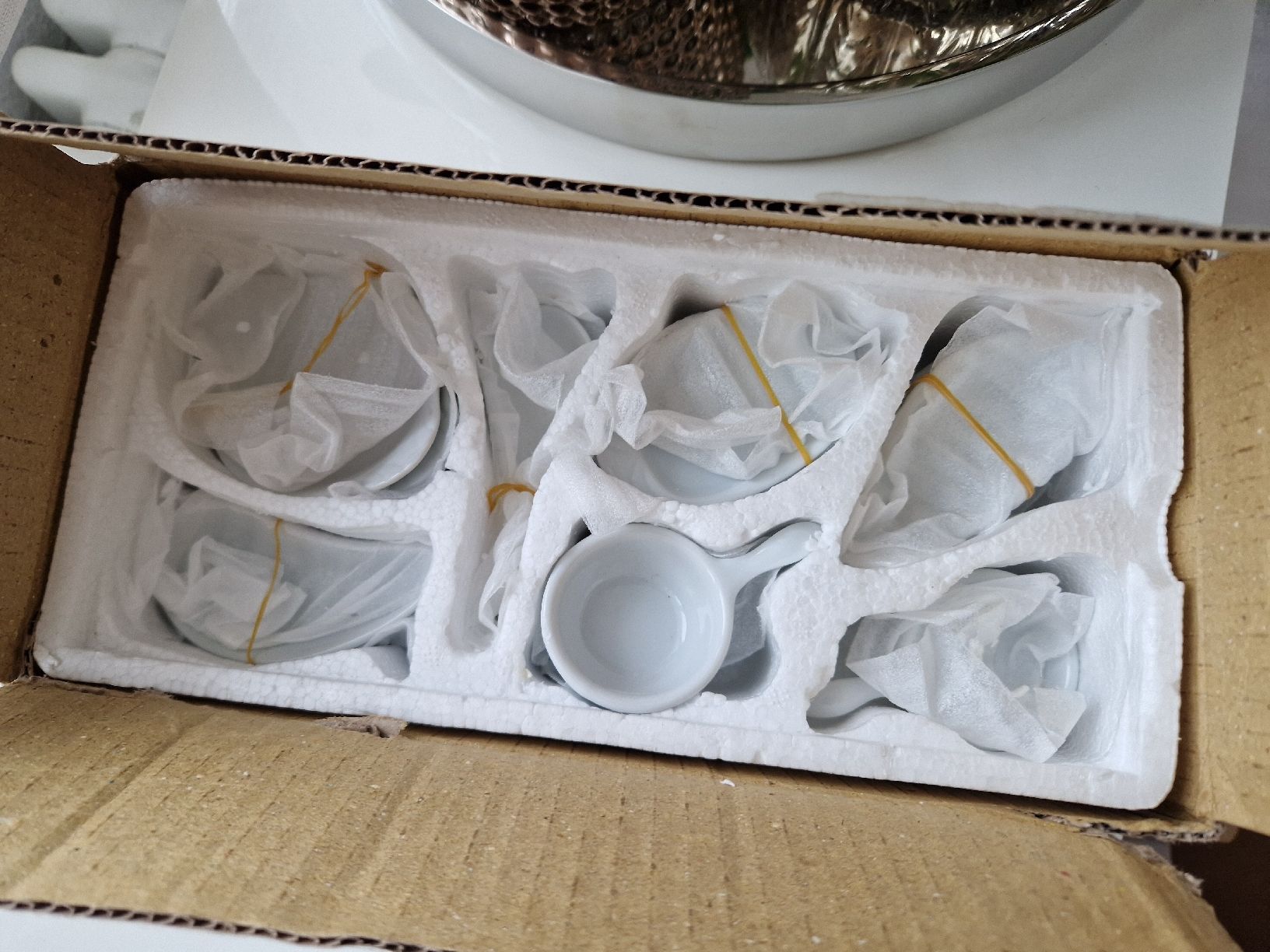 Set di piatti: Apéro Set 24 Stück – Nuovo e nell'imballaggio originale da Küsnacht ZH venduto da 2011_ 2