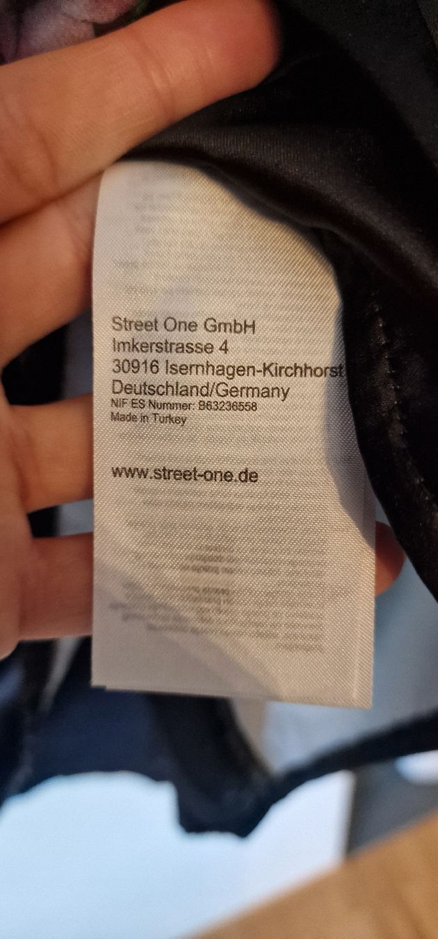 Blusen: Street One Bluse, Gr. 40, schwarz mit Blumenmuster – Gebraucht aus Romanshorn von REALJessiB 7