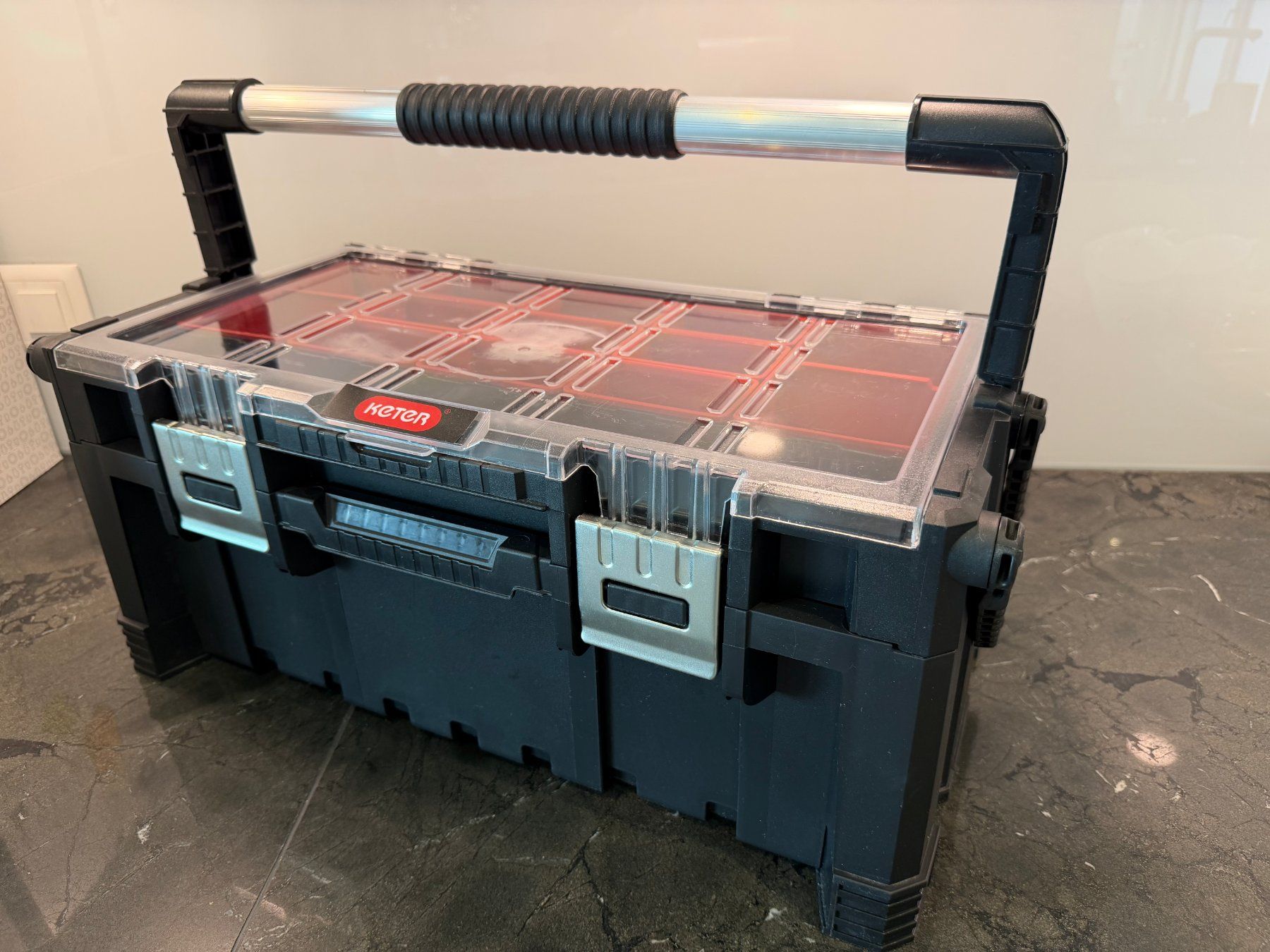 Keter Tutti gli attrezzi: 2er-Set Keter Werkzeugkisten (22" & 18") mit Etagensystem – Usato da Aarau Rohr venduto da HappyKoala 4