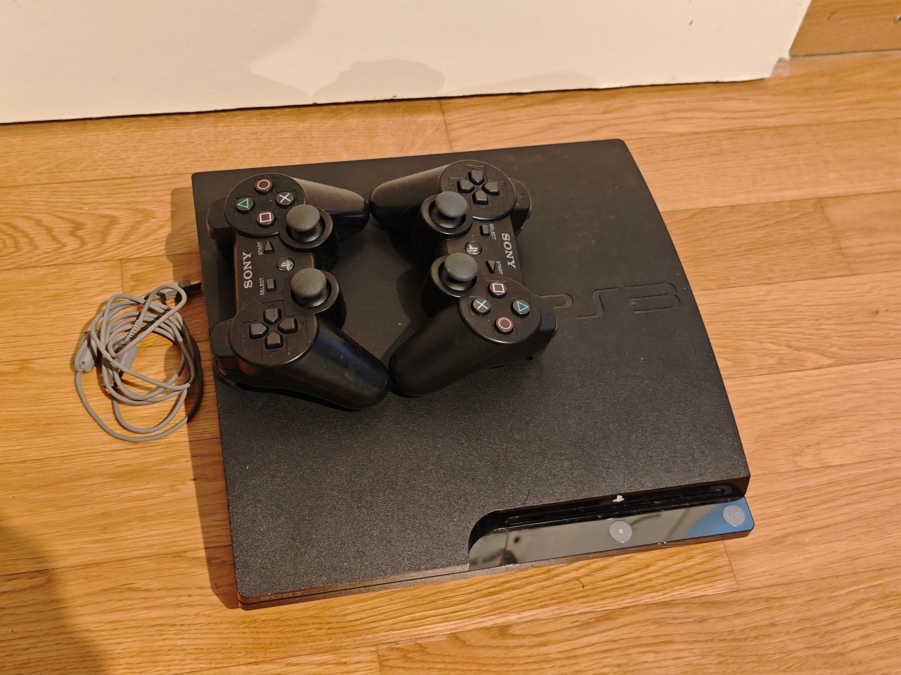 Sony Konsolen: Playstation 3 Slim CFW mit 1TB SSD & 2 Controller – Gebraucht aus Bonstetten von HemiEngine1969