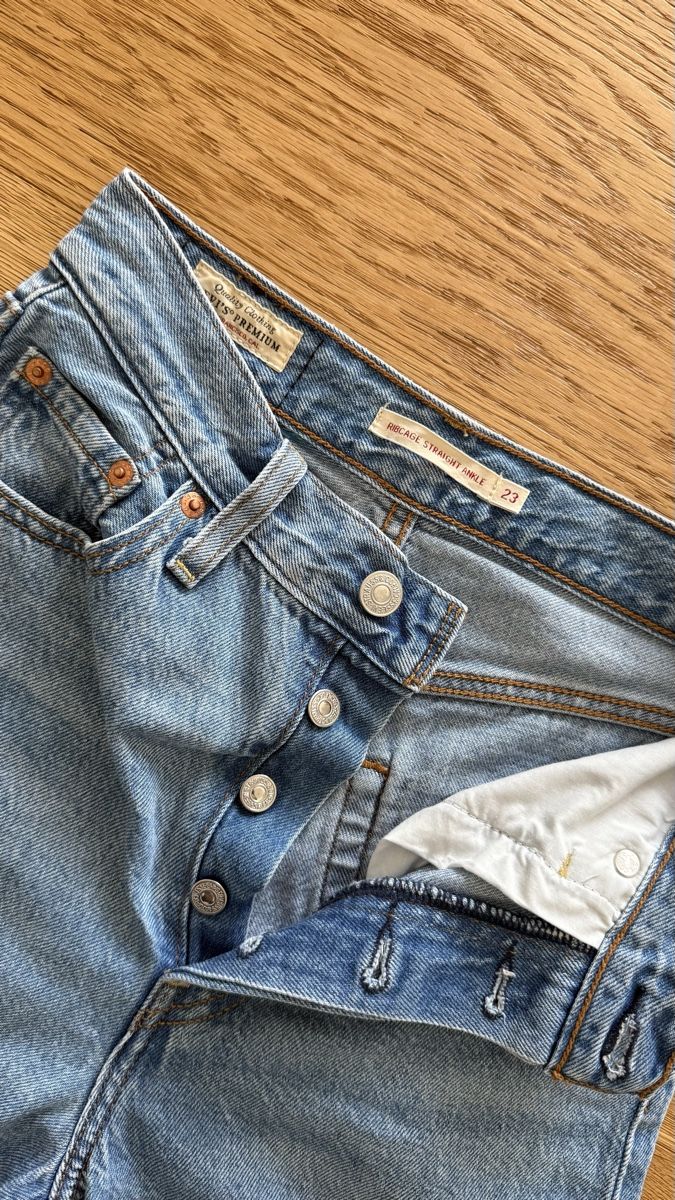 Levi's Jeans: LEVI'S RIBCAGE STRAIGHT ANKLE JEANS 23 – Usato da Boswil venduto da hey.itsme 1