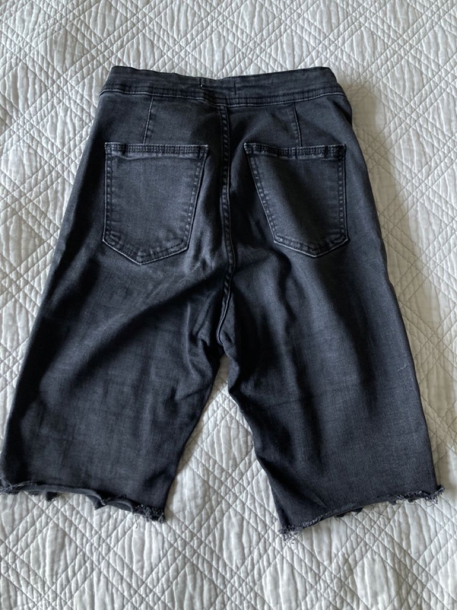 Jeans: Short en jeans noir, taille 36 – Gebraucht aus Lausanne von shabnam.t 1