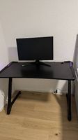 Gamer Tisch mit Monitor