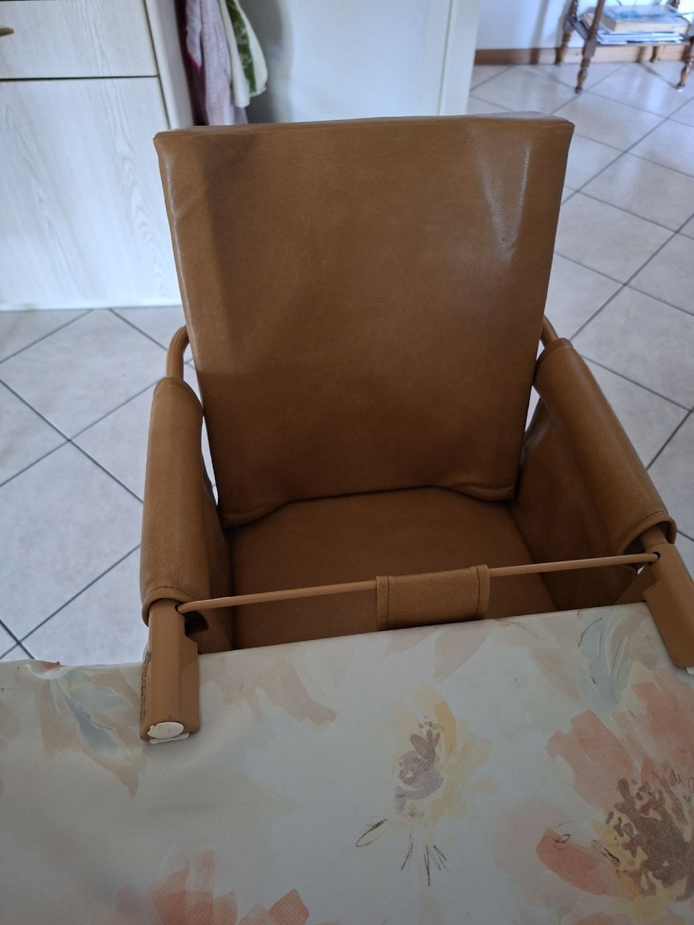 Sièges auto: siège bébé a fixer à la table  – D'occasion à Cournillens par masoeur 1