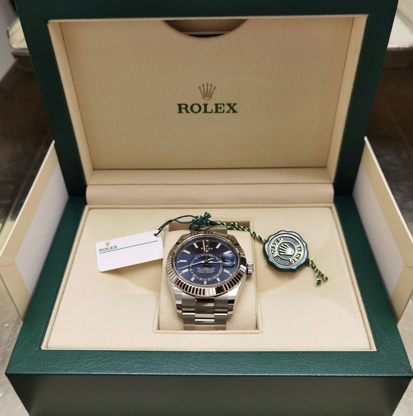 Rolex Orologi: ROLEX SKY DWELLER BLUE DIAL – Nuovo e nell'imballaggio originale da Zürich venduto da al8_I52y 1